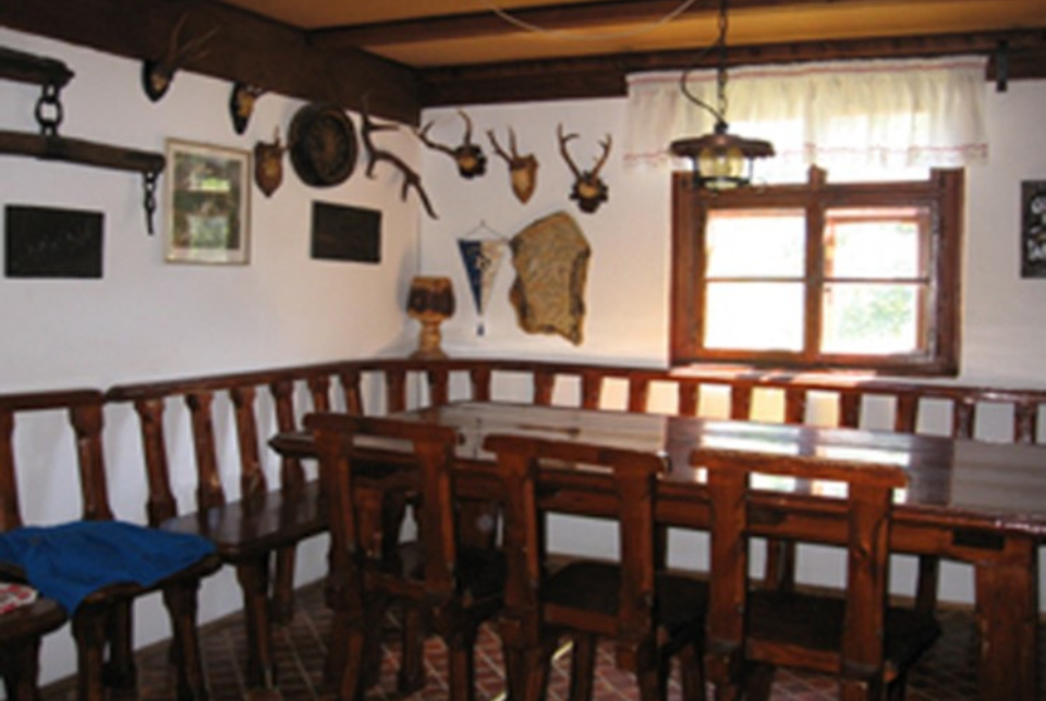Die gute Stube einer Berghütte
